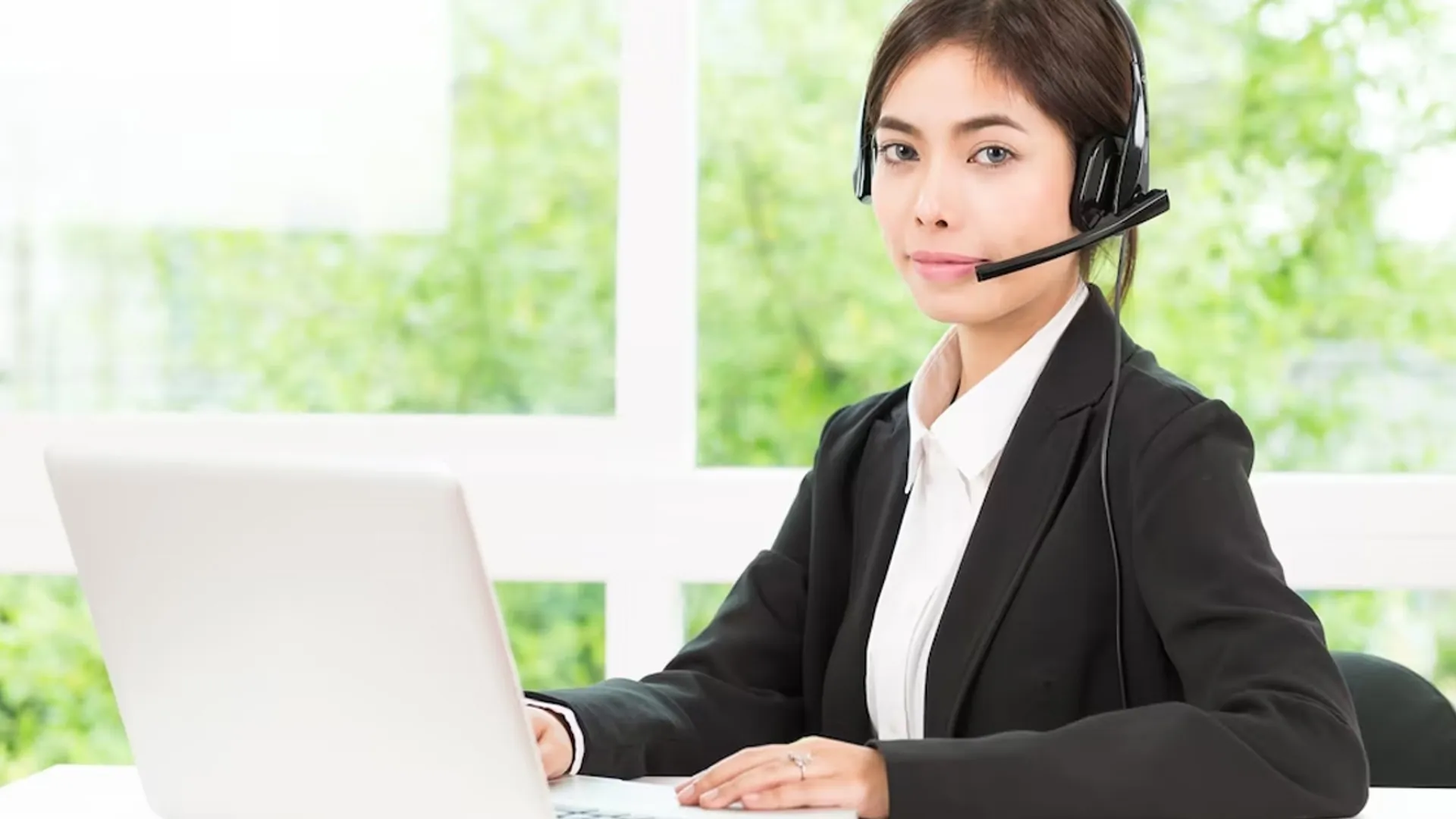 Đội ngũ hỗ trợ khách hàng của okking